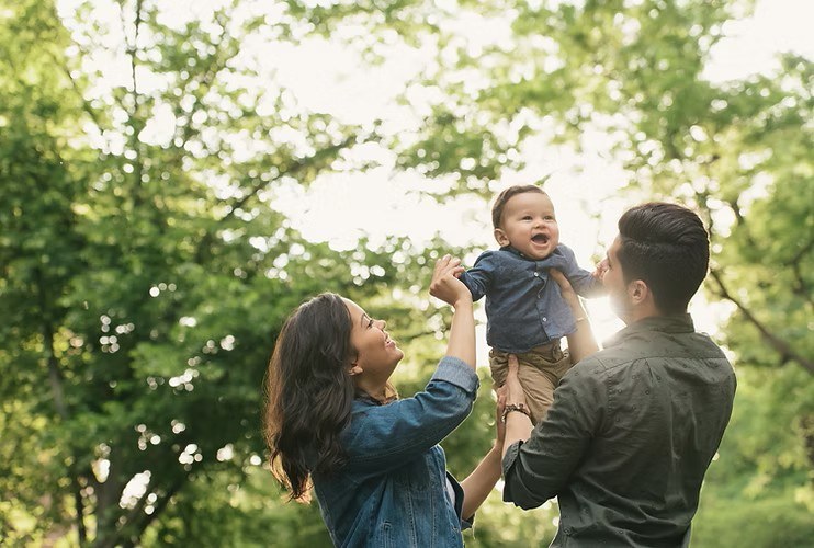 A physician in conversation with a couple